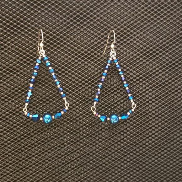 Metallic blue faceted beaded earrings - Picture 6 of 7